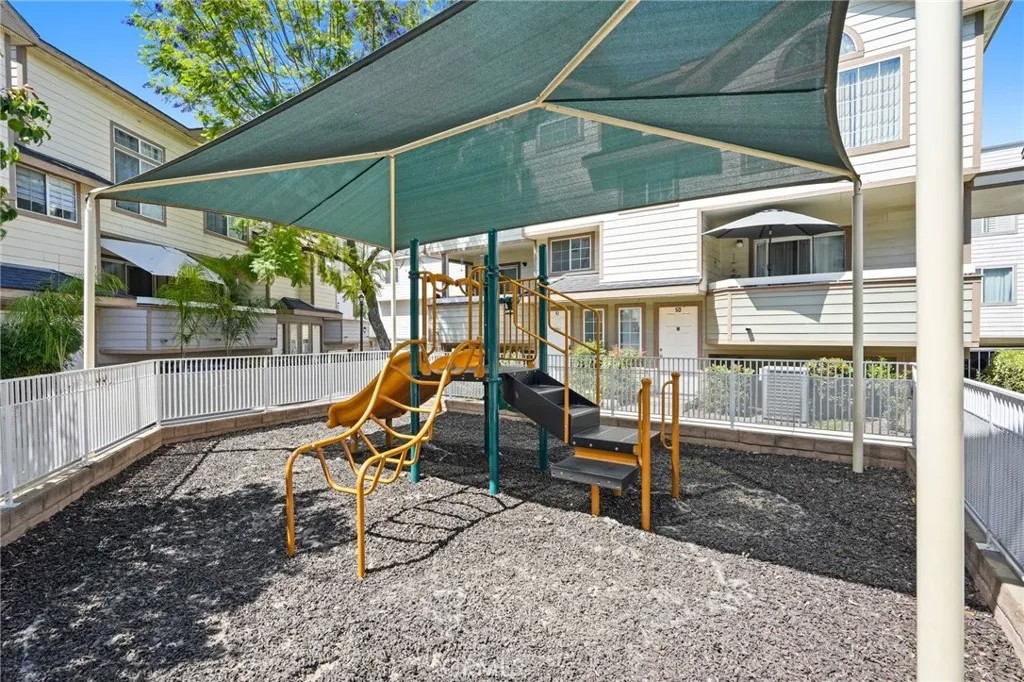 11150 Glenoaks Boulevard 306