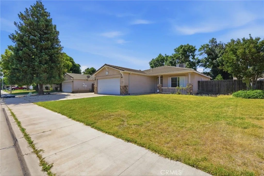 1865 La Vida Avenue