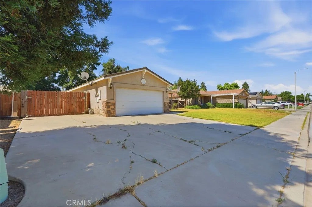 1865 La Vida Avenue