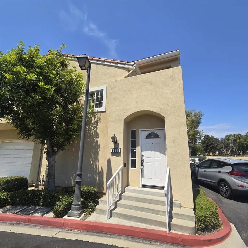 2313 Paseo Circulo