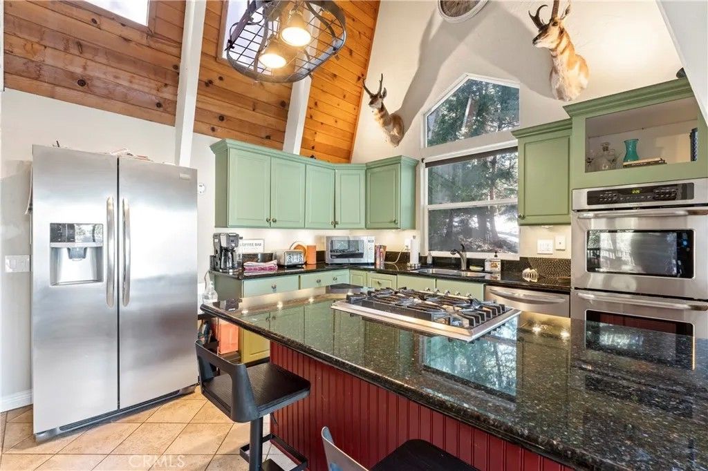 Photo of 664 Circle Dr, Lake Arrowhead, CA 92352 (MLS # IG25273447)