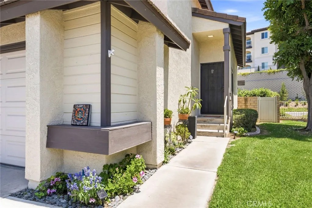5050 Canyon Crest 18