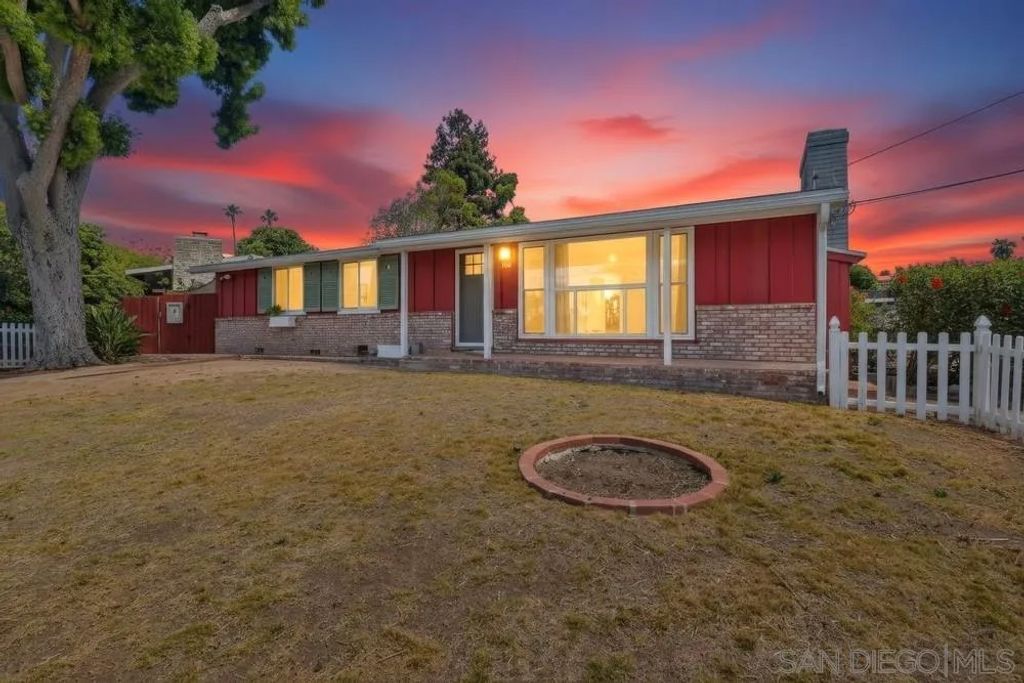 Photo of 3956 El Canto Dr, Spring Valley, CA 91977 (MLS # 260005347)