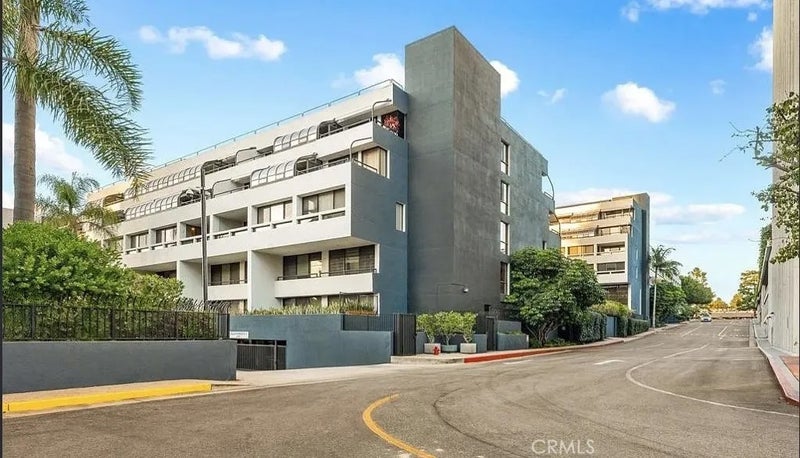 880 W 1st Street 204