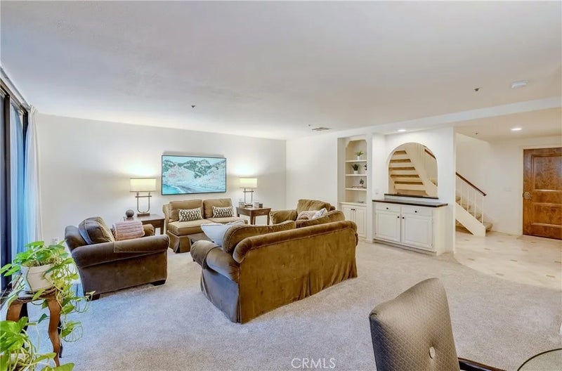 880 W 1st Street 204