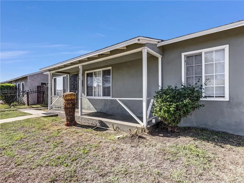 2217 W Raymond