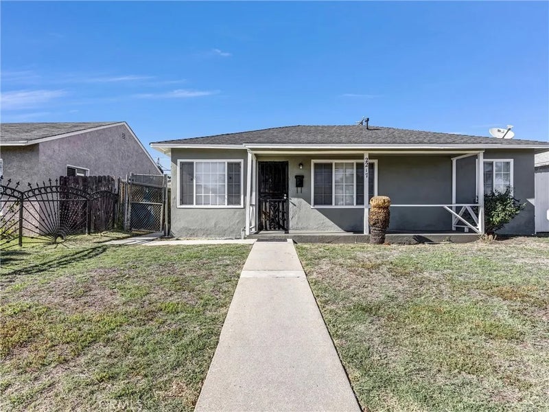2217 W Raymond