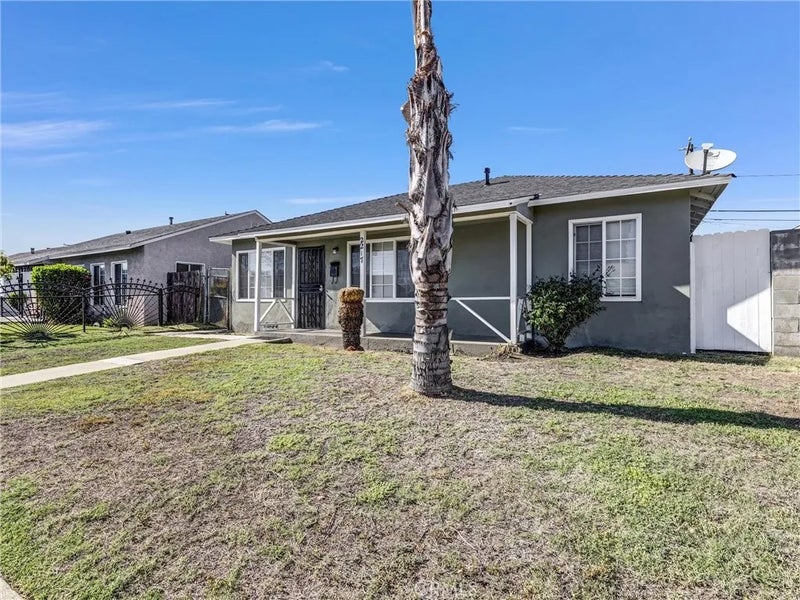 2217 W Raymond