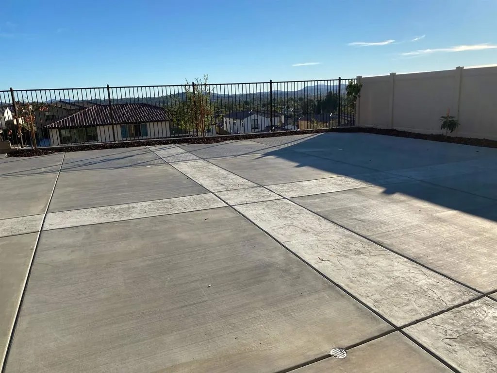 2362 East Lincoln Ave