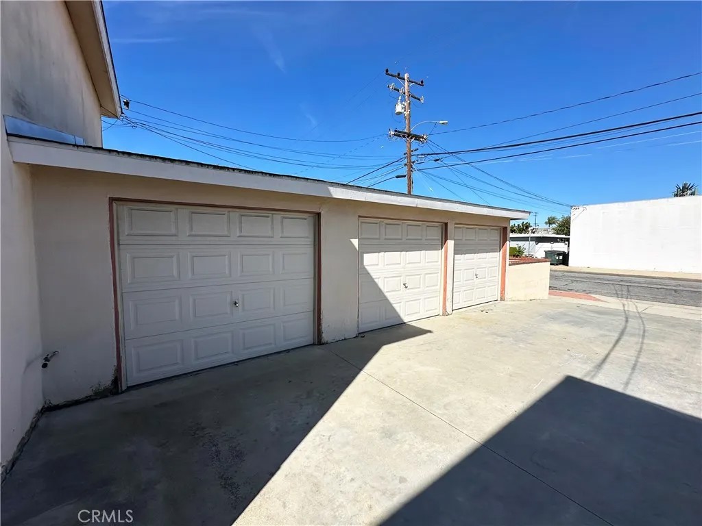 2210 W 229th