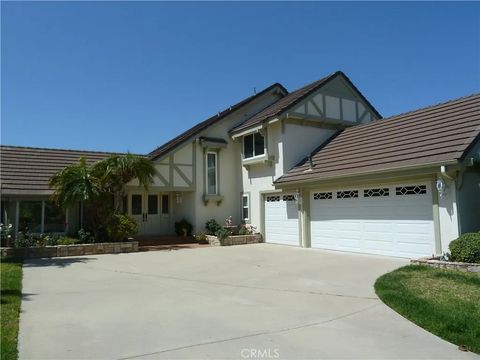 Photo of 411 Newcastle Street, Thousand Oaks, CA 91361 (MLS # SR25275694)