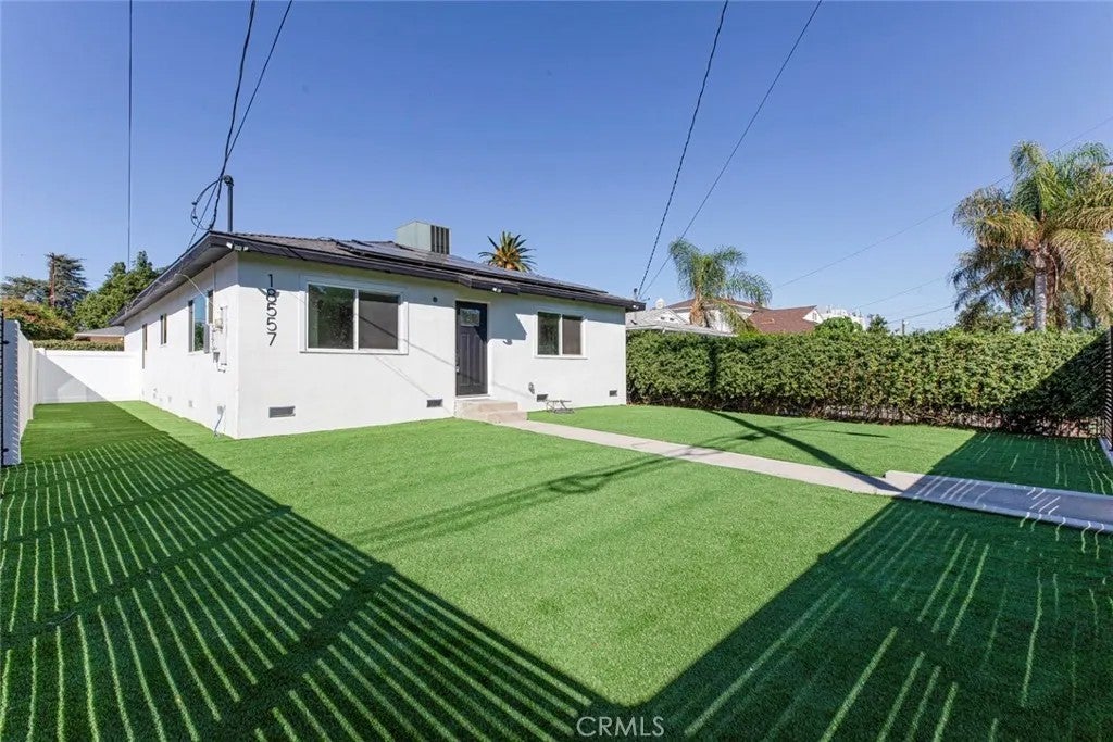Photo of 18557 Napa ST, Northridge, CA 91324 (MLS # GD26220430)