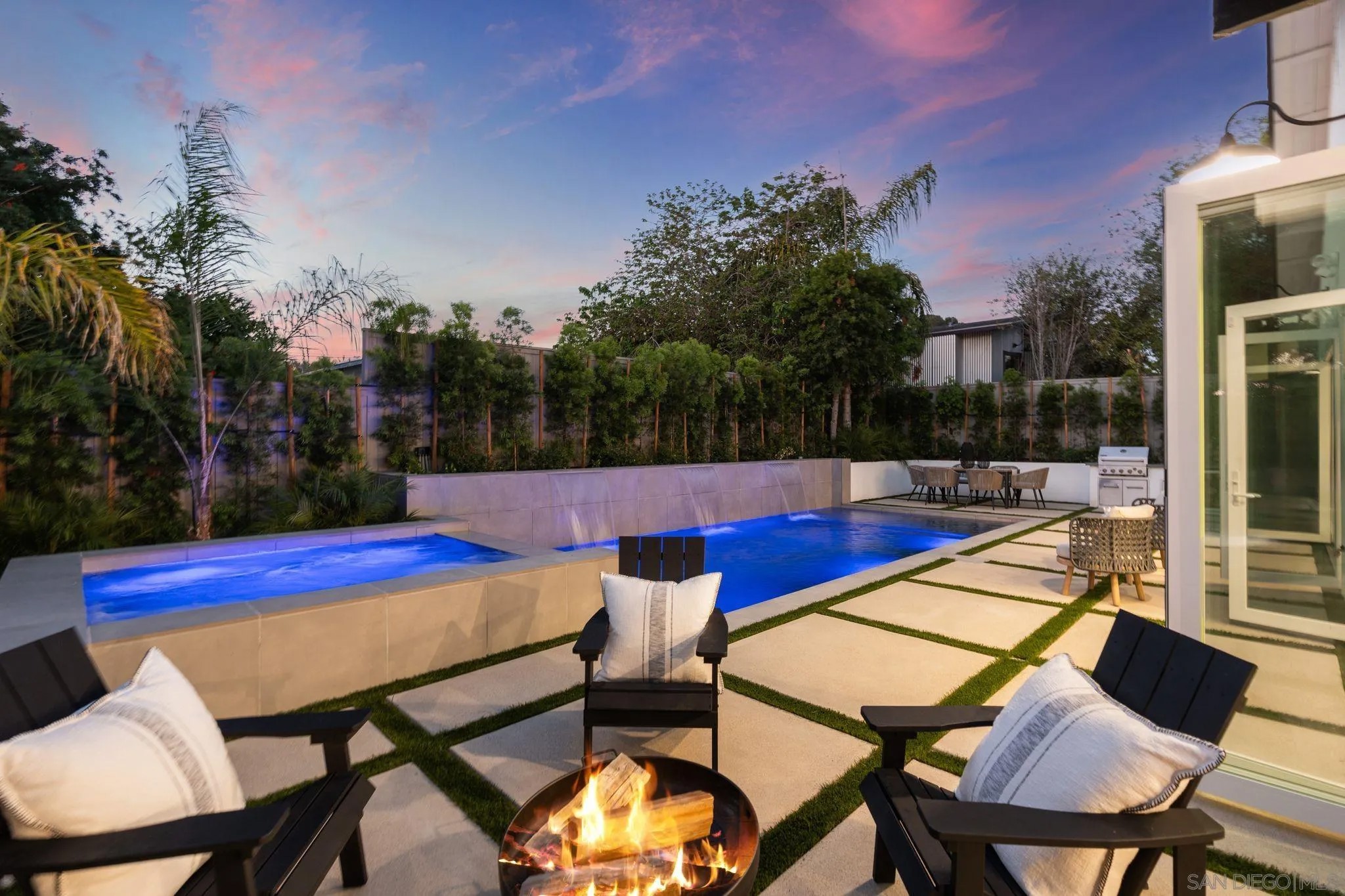 1384 Cynthia Ln