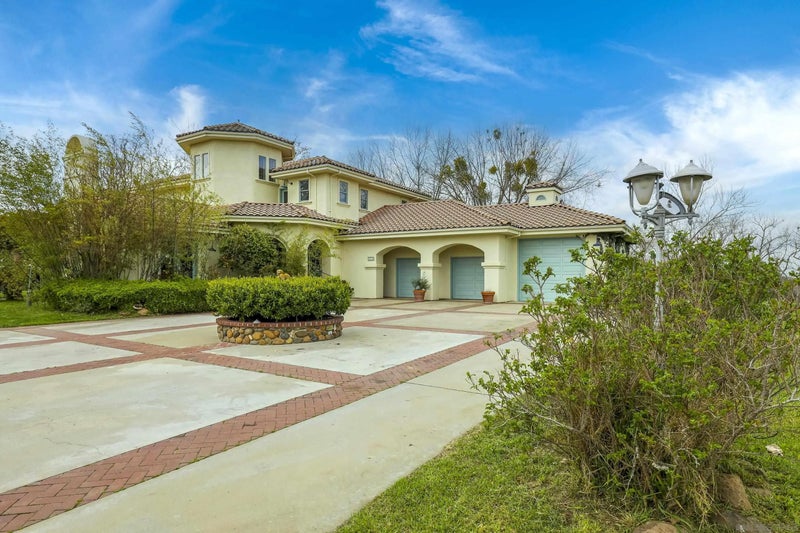 24943 N McIntire
