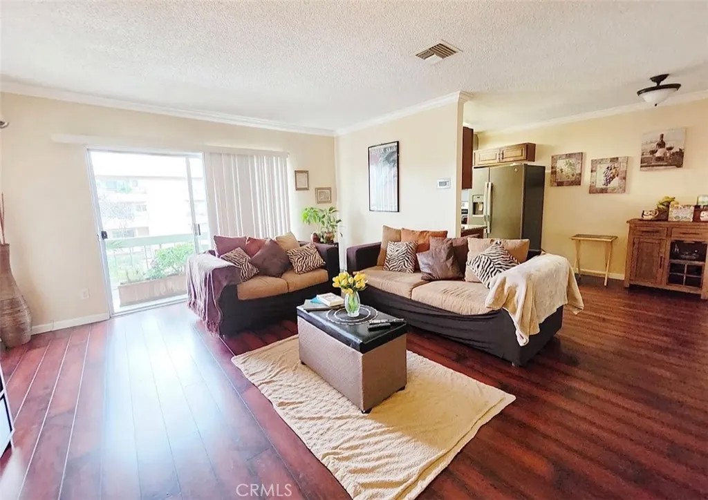 5055 Coldwater Canyon 205