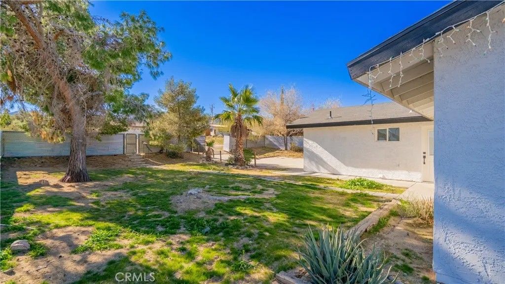 Photo of 61638 La Jolla Dr, Joshua Tree, CA 92252 (MLS # AR25273008)