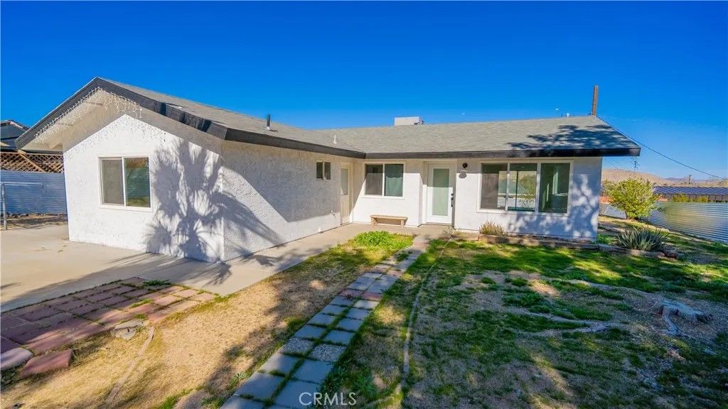 Photo of 61638 La Jolla Dr, Joshua Tree, CA 92252 (MLS # AR25273008)