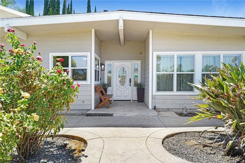 22450 Collins