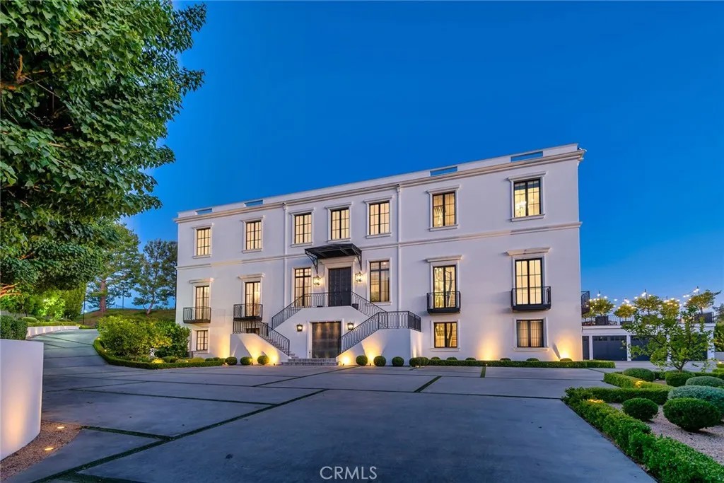 2100 Stratford Circle