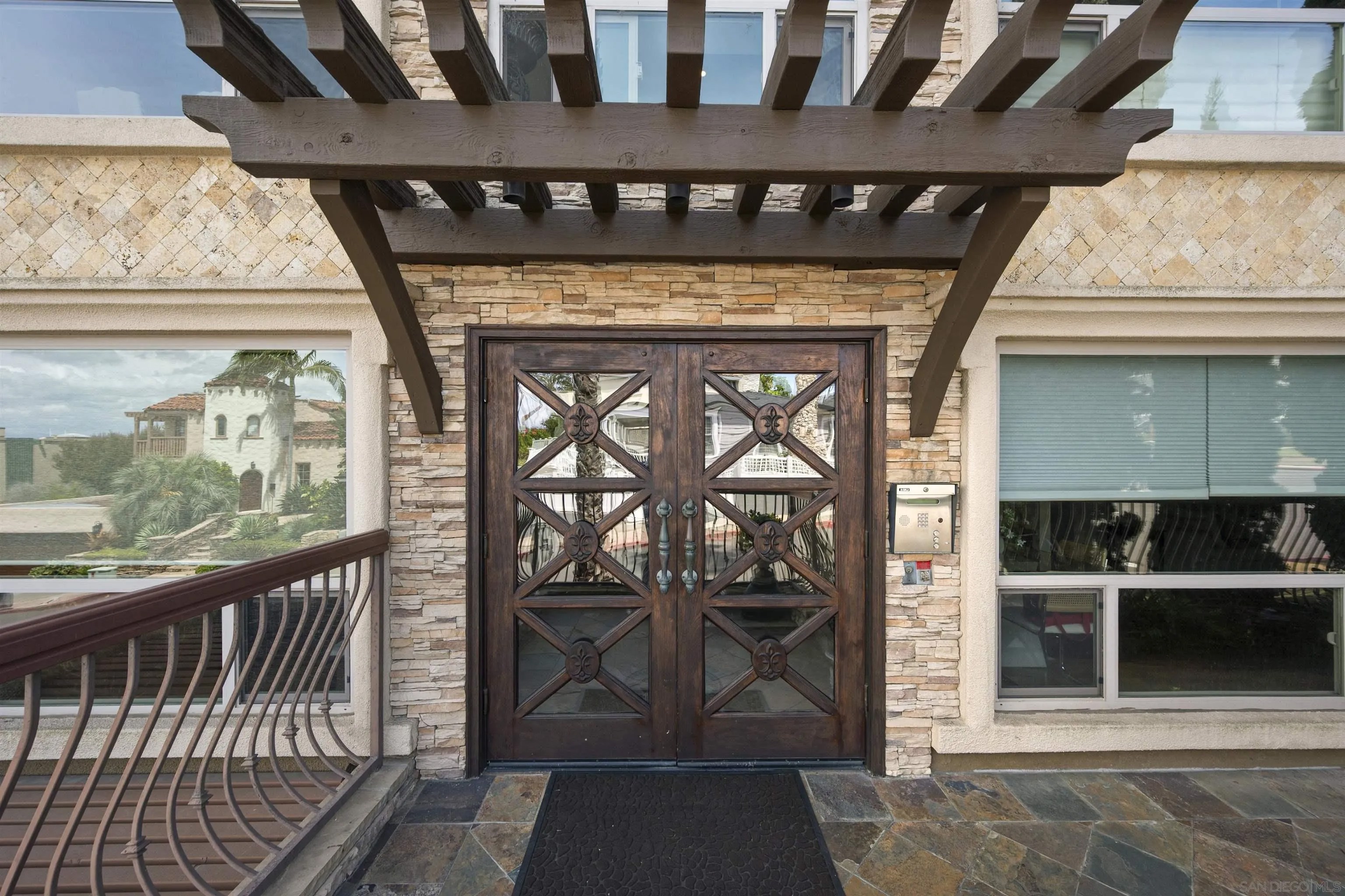 2955 McCall 301