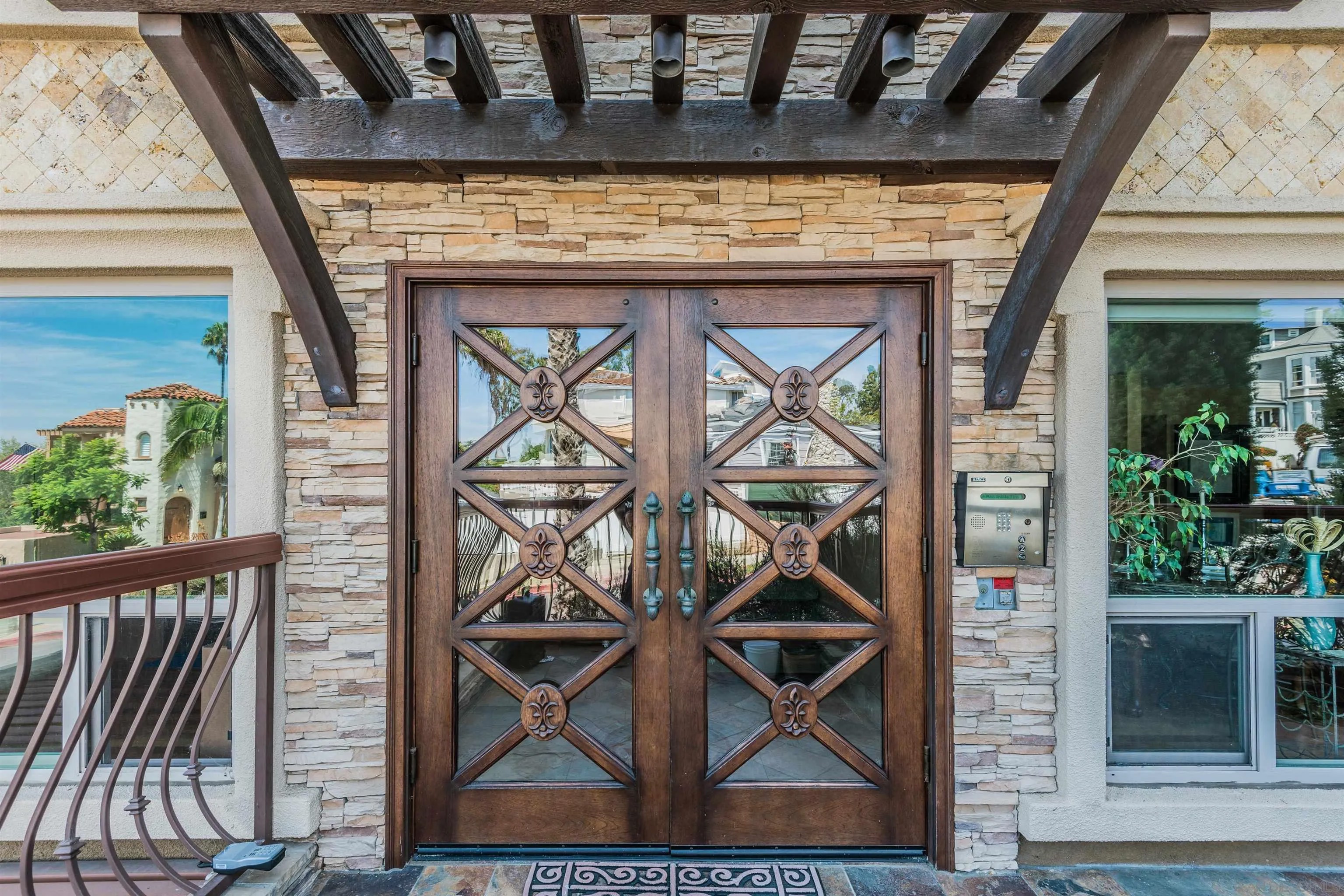 2955 McCall 301