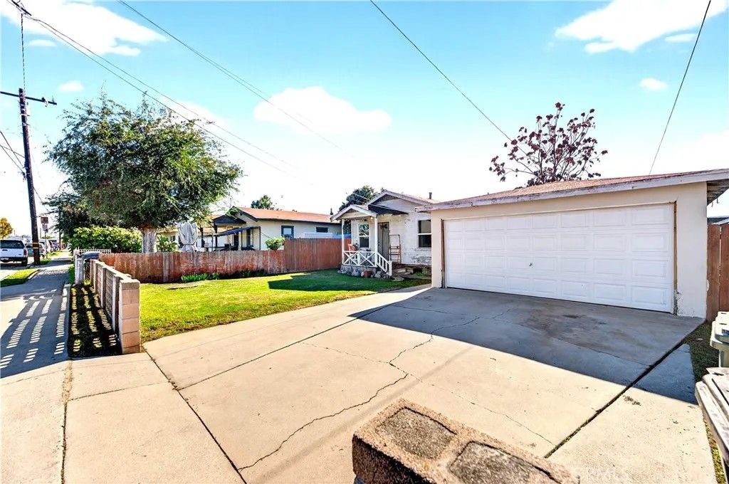 Photo of 11486 Burke St, Whittier, CA 90606 (MLS # SW26012622)