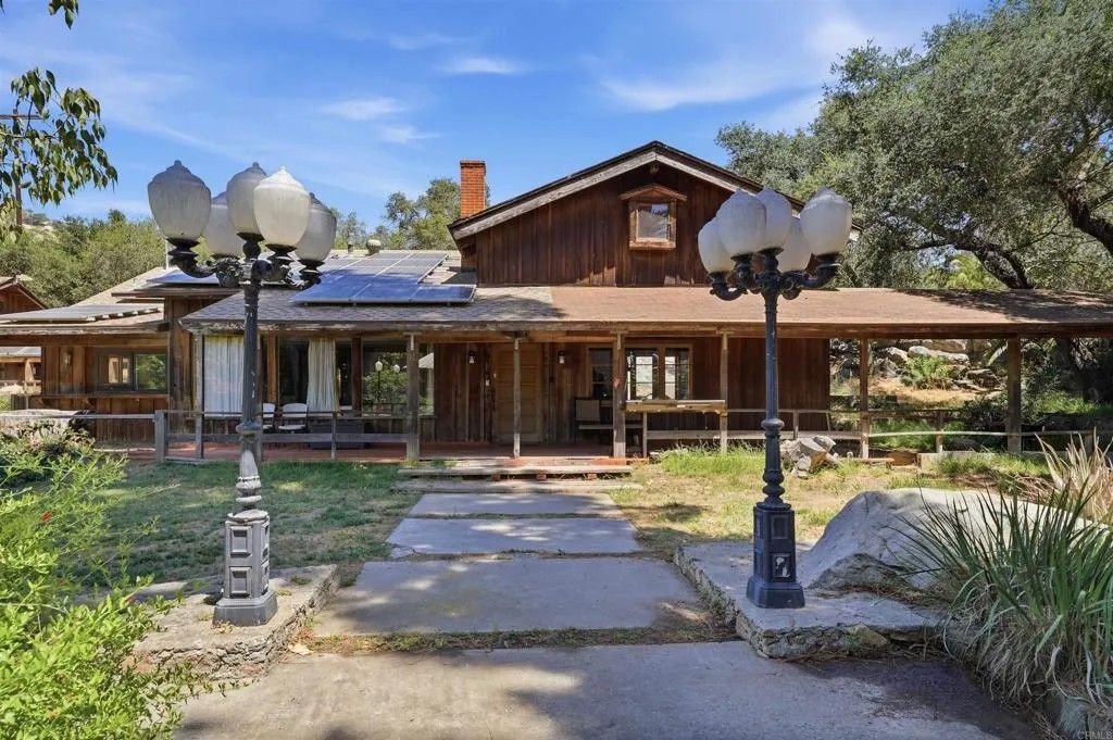 Photo of 2362 Huffstatler Street, Fallbrook, CA 92028 (MLS # PTP2603721)