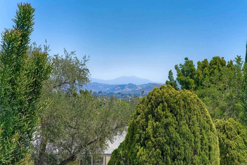 Photo of 1937 Bernardo Avenue, Escondido, CA 92025 (MLS # NDP2604739)