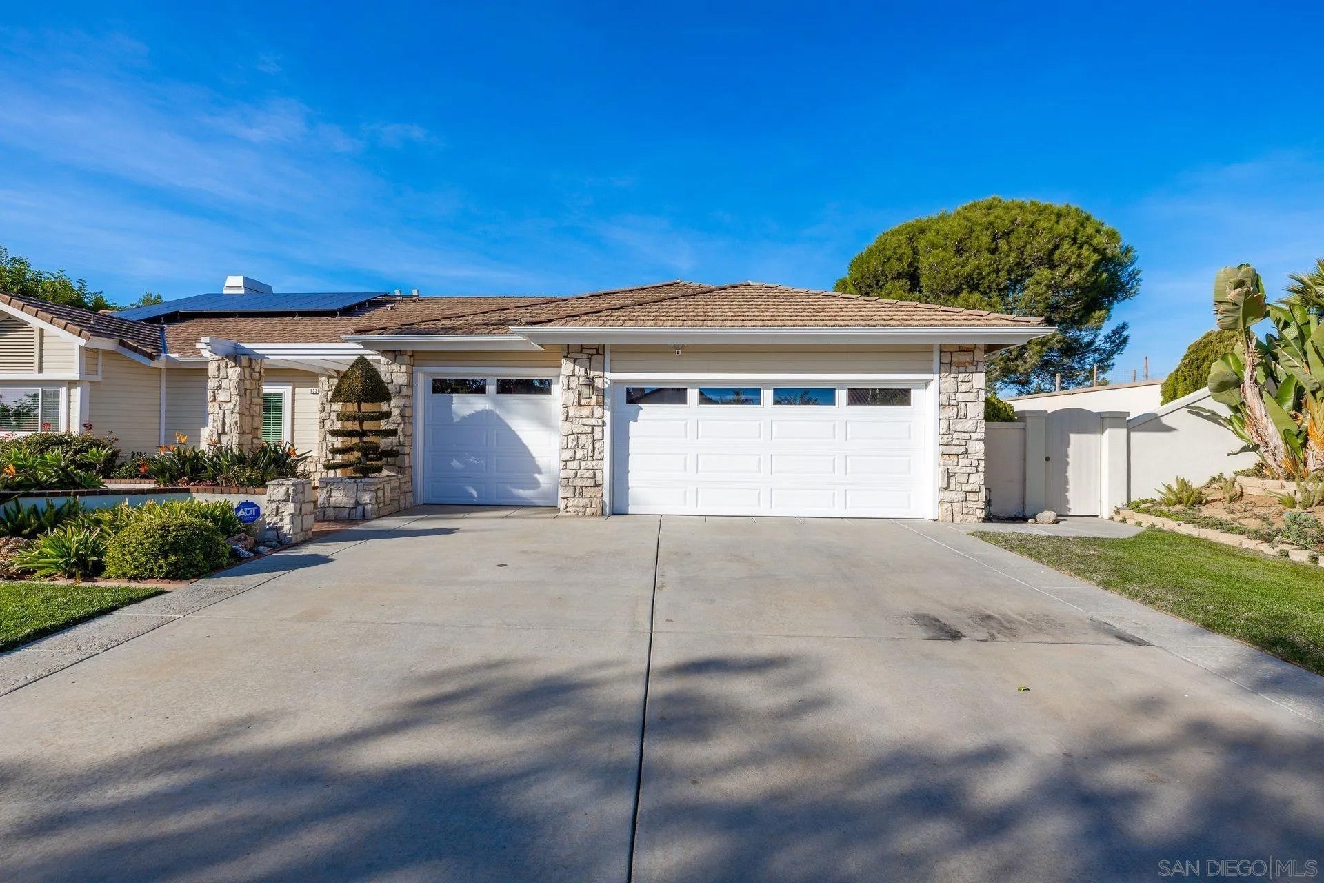 1350 Lupine Hills