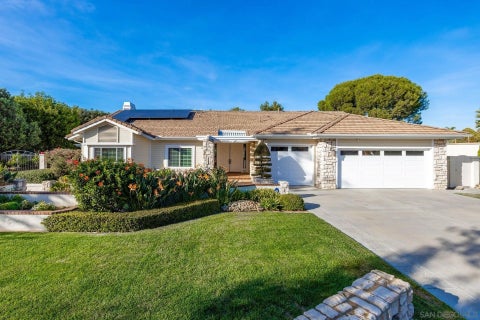 Photo of 1350 Lupine Hills, Vista, CA 92081 (MLS # 260020586)