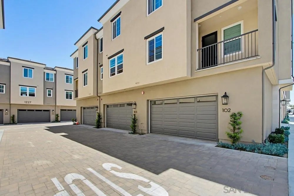 1225 Sunrise View 103