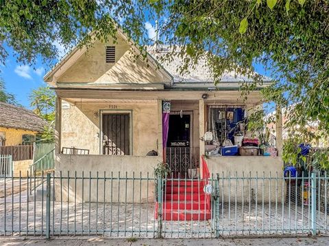 Photo of 3729 Paloma Street, Los Angeles, CA 90011 (MLS # MB25253602) Photo of 3729 Paloma Street, Los Angeles, CA 90011 (MLS # MB25253602)
