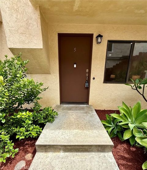 2061 Chatsworth 5 San Diego CA 92107