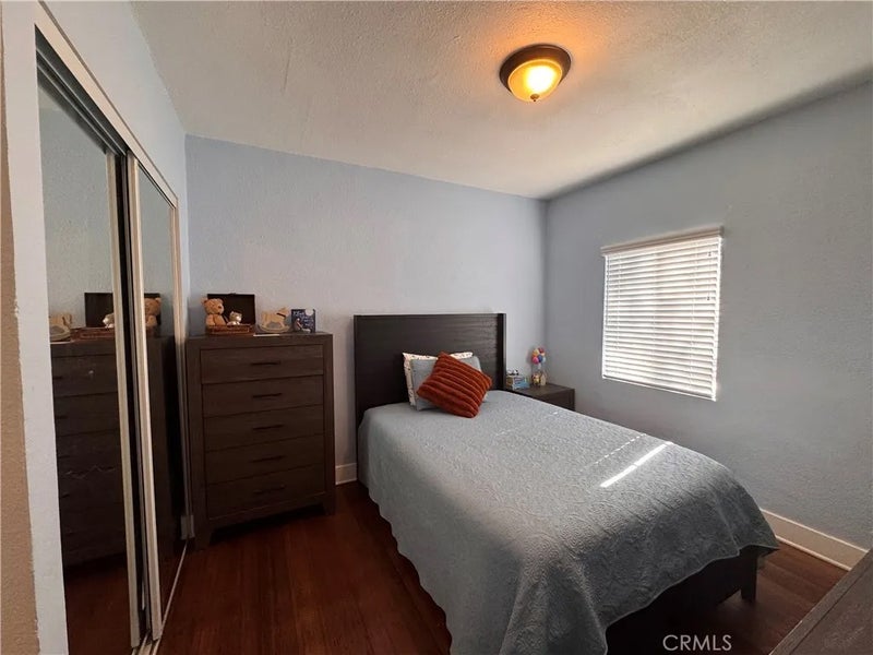 220 W Kendall