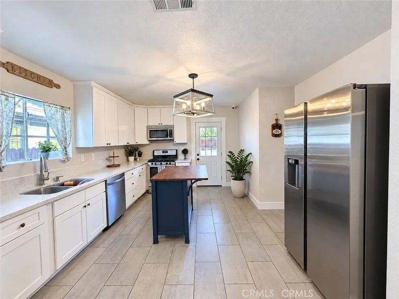 220 W Kendall