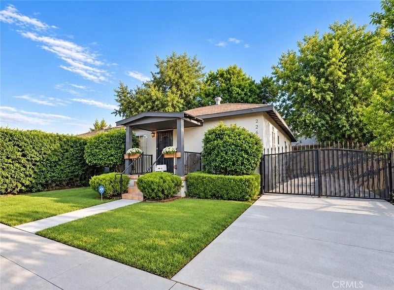 220 W Kendall