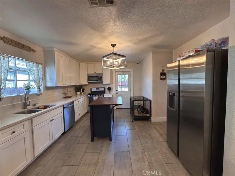 220 W Kendall