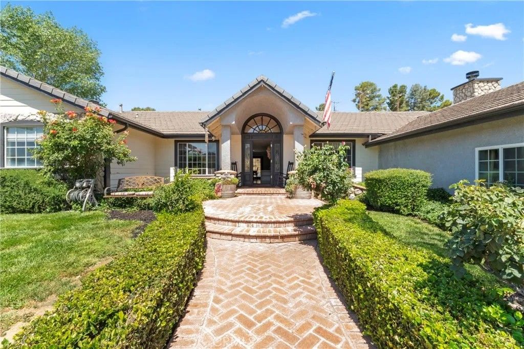 Photo of 34037 Agua Dulce Canyon Road, Agua Dulce, CA 91390 (MLS # SR26010824)