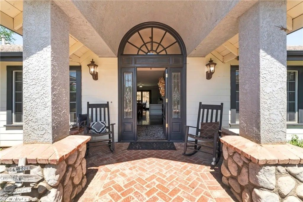 Photo of 34037 Agua Dulce Canyon Road, Agua Dulce, CA 91390 (MLS # SR26010824)