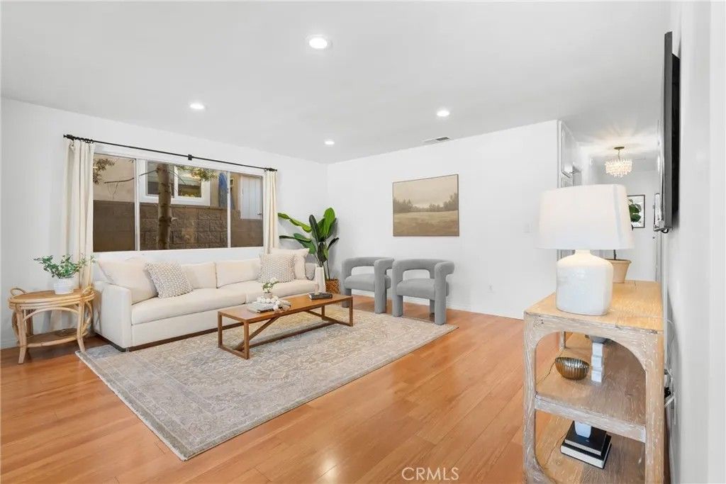 Photo of 586 36th St, Manhattan Beach, CA 90266 (MLS # OC26061828)