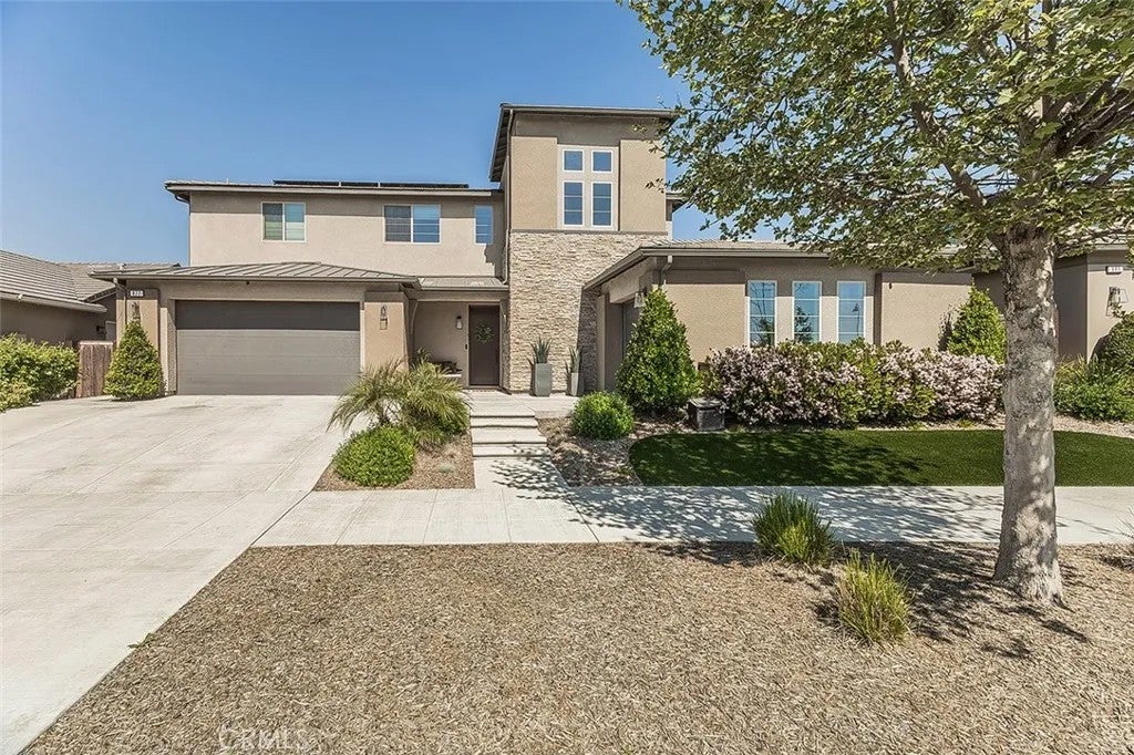 877 Treasure Hills