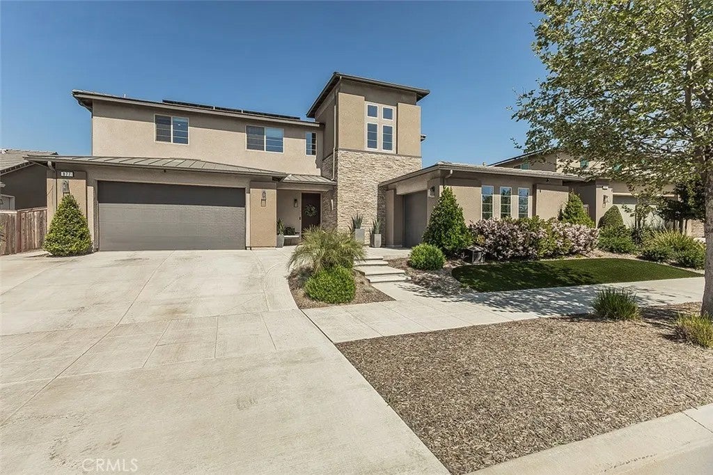 877 Treasure Hills