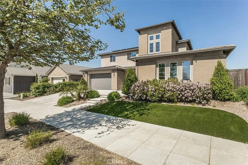 877 Treasure Hills