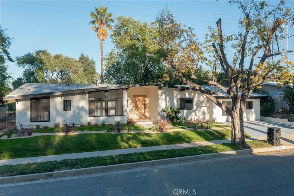 Photo of 18653 Palomino Drive, Tarzana, CA 91356 (MLS # SR25267985)