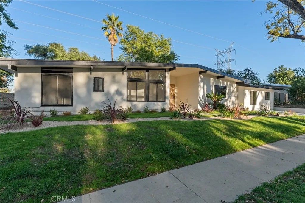 Photo of 18653 Palomino Drive, Tarzana, CA 91356 (MLS # SR25267985)