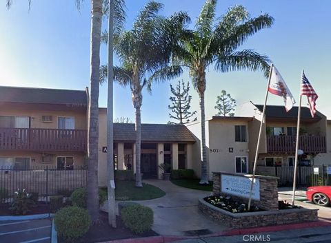 Photo of 801 S Lyon St #42, Santa Ana, CA 92705 (MLS # PW25244272) Photo of 801 S Lyon St #42, Santa Ana, CA 92705 (MLS # PW25244272)