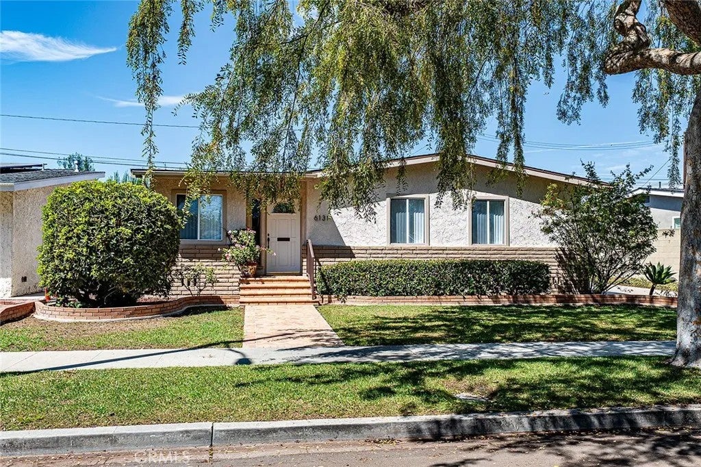 6131 E Benmore
