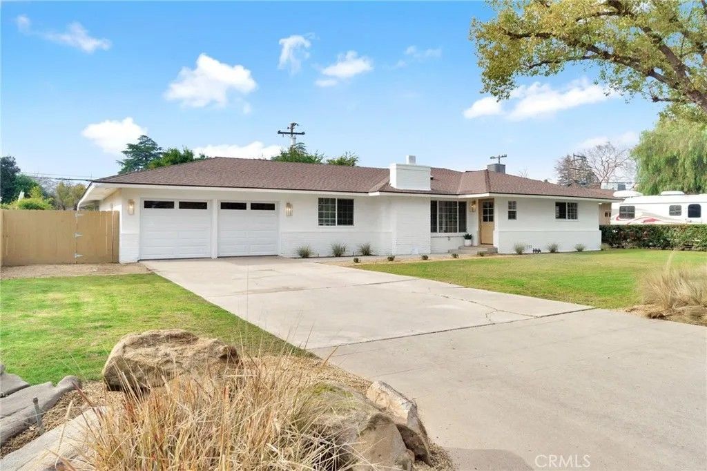 Photo of 5565 N Winchester Avenue, Fresno, CA 93704 (MLS # FR26017707)