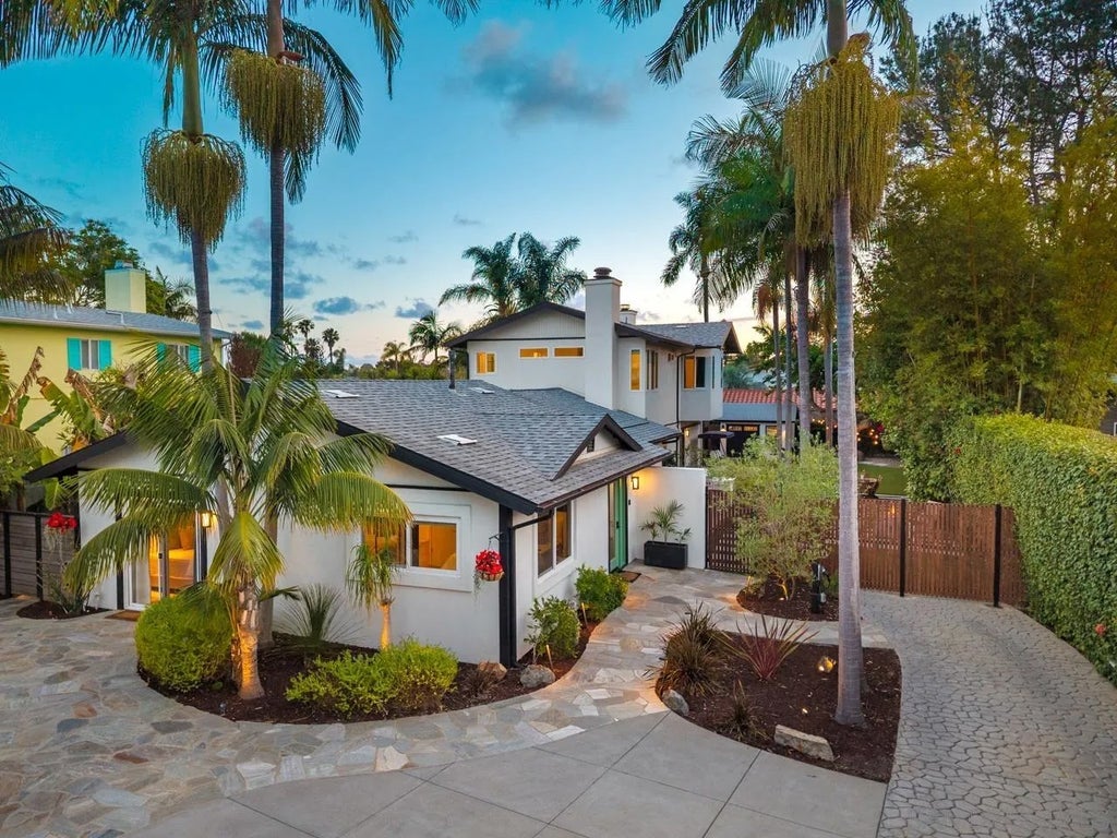 Photo of 1802 Hygeia Ave, Encinitas, CA 92024 (MLS # 260013298)