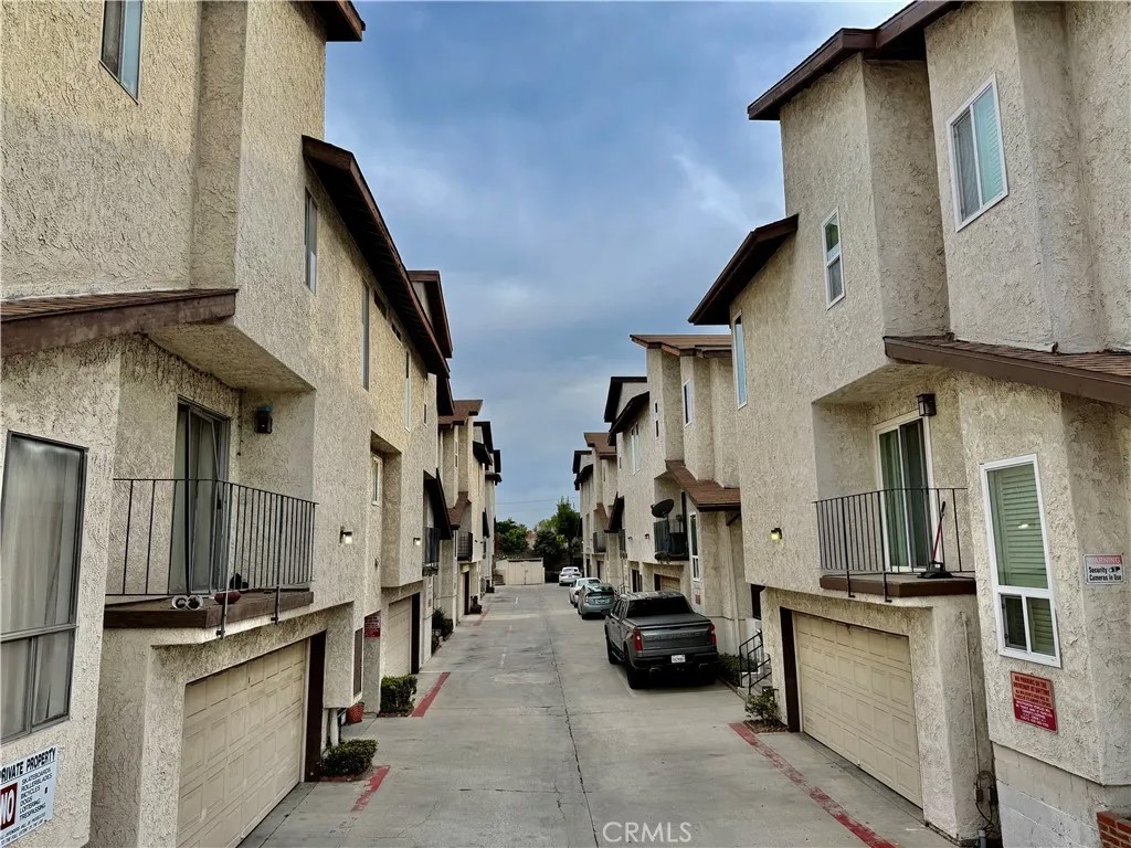 11216 Lower Azusa Road C